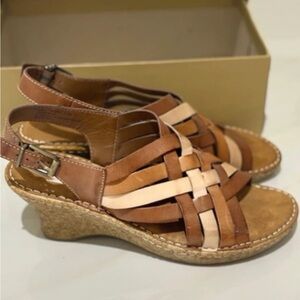 Naturalizer Women's Tan and Cream Wedge Sandals